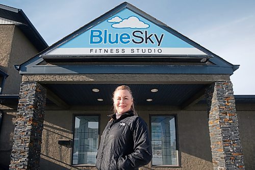 JOHN WOODS / WINNIPEG FREE PRESS
Kathryn Dzikowicz, owner and personal trainer at Blue Sky Fitness Studio, is photographed at her gym in Winnipeg Sunday, February 28, 2021. She thinks most of her clients would be comfortable working out without a mask in her studio if all other safety measures like physical distancing are in place.
Reporter: McIntosh