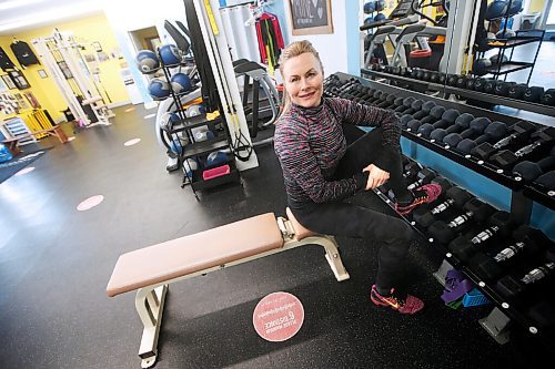 JOHN WOODS / WINNIPEG FREE PRESS
Kathryn Dzikowicz, owner and personal trainer at Blue Sky Fitness Studio, is photographed at her gym in Winnipeg Sunday, February 28, 2021. She thinks most of her clients would be comfortable working out without a mask in her studio if all other safety measures like physical distancing are in place.
Reporter: McIntosh