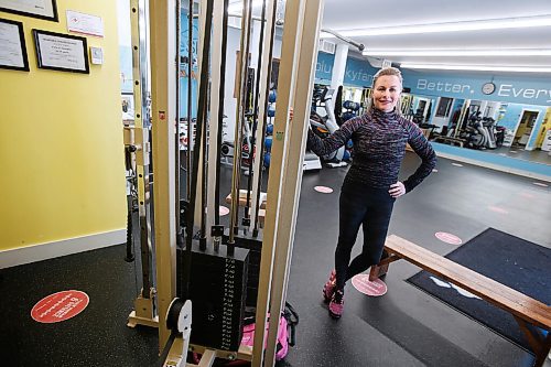 JOHN WOODS / WINNIPEG FREE PRESS
Kathryn Dzikowicz, owner and personal trainer at Blue Sky Fitness Studio, is photographed at her gym in Winnipeg Sunday, February 28, 2021. She thinks most of her clients would be comfortable working out without a mask in her studio if all other safety measures like physical distancing are in place.
Reporter: McIntosh