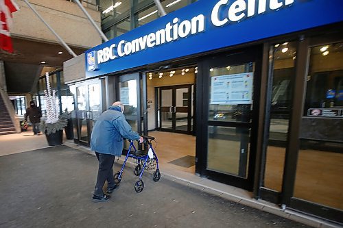 JOHN WOODS / WINNIPEG FREE PRESS
Members of the general public over 95, and 75 for indigenous, were allowed to get their COVID-19 vaccinations today at the Convention Centre in Winnipeg Sunday, March 1, 2021. 

Reporter: DaSilva