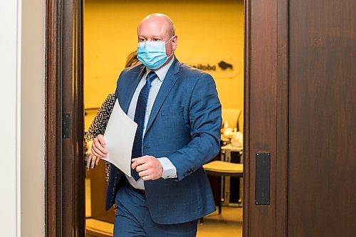 MIKAELA MACKENZIE / WINNIPEG FREE PRESS

Chief public health officer Dr. Brent Roussin walks out after making an announcement about changes in public health orders at the Manitoba Legislative Building in Winnipeg on Tuesday, March 2, 2021. For Danielle story.

Winnipeg Free Press 2021