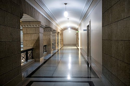 MIKAELA MACKENZIE / WINNIPEG FREE PRESS

The Manitoba Legislative Building in Winnipeg on Tuesday, March 2, 2021. While Pallister has gotten all the camera time, cabinet ministers have not been available to the media very often during the pandemic. For Larry story.

Winnipeg Free Press 2021