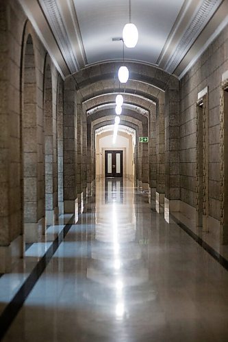 MIKAELA MACKENZIE / WINNIPEG FREE PRESS

The Manitoba Legislative Building in Winnipeg on Tuesday, March 2, 2021. While Pallister has gotten all the camera time, cabinet ministers have not been available to the media very often during the pandemic. For Larry story.

Winnipeg Free Press 2021