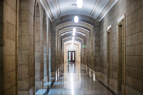 MIKAELA MACKENZIE / WINNIPEG FREE PRESS

The Manitoba Legislative Building in Winnipeg on Tuesday, March 2, 2021. While Pallister has gotten all the camera time, cabinet ministers have not been available to the media very often during the pandemic. For Larry story.

Winnipeg Free Press 2021