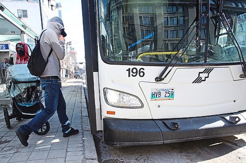 MIKE DEAL / WINNIPEG FREE PRESS
People get on a transit bus at the Graham and Vaughan bus stop in downtown Winnipeg Wednesday morning. 
210303 - Wednesday, March 3, 2021.