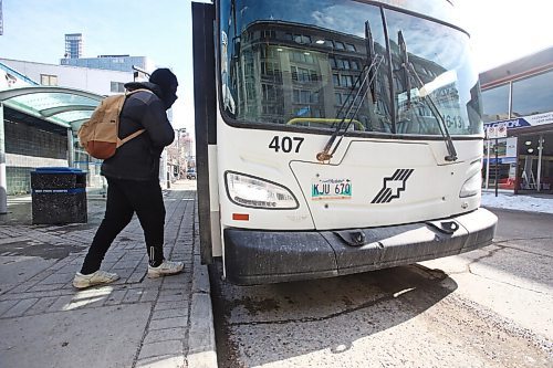 MIKE DEAL / WINNIPEG FREE PRESS
People get on a transit bus at the Graham and Vaughan bus stop in downtown Winnipeg Wednesday morning. 
210303 - Wednesday, March 3, 2021.