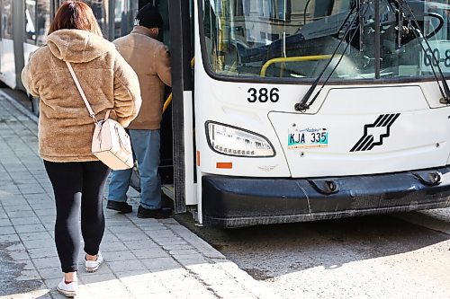 MIKE DEAL / WINNIPEG FREE PRESS
People get on a transit bus at the Graham and Vaughan bus stop in downtown Winnipeg Wednesday morning. 
210303 - Wednesday, March 3, 2021.