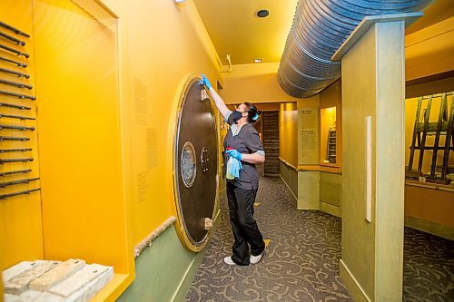 MIKAELA MACKENZIE / WINNIPEG FREE PRESS

Ljiljiana Cupac cleans high-touch surfaces at the Manitoba Museum in Winnipeg on Wednesday, March 3, 2021. The museum is re-opening to the public on March 4. Standup.

Winnipeg Free Press 2021