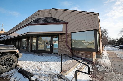 RUTH BONNEVILLE / WINNIPEG FREE PRESS 

Local - Previous Academy Starbucks 

 Starbucks has shuttered hundreds of stores across Canada including the Academy and Lanark location.

Story is how Good Earth Coffee Company out of Calgary, is looking closely at possibly moving into this location.

March 03, 2021
