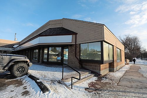 RUTH BONNEVILLE / WINNIPEG FREE PRESS 

Local - Previous Academy Starbucks 

 Starbucks has shuttered hundreds of stores across Canada including the Academy and Lanark location.

Story is how Good Earth Coffee Company out of Calgary, is looking closely at possibly moving into this location.

March 03, 2021
