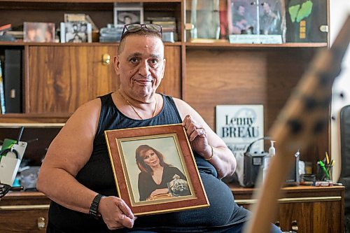 MIKAELA MACKENZIE / WINNIPEG FREE PRESS

Chet Breau (son of Valerie St.Germain, who died of COVID-19) poses for a portrait with a photo of his mother in Winnipeg on Friday, March 5, 2021. For Kevin story.

Winnipeg Free Press 2021