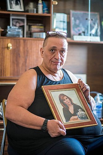 MIKAELA MACKENZIE / WINNIPEG FREE PRESS

Chet Breau (son of Valerie St.Germain, who died of COVID-19) poses for a portrait with a photo of his mother in Winnipeg on Friday, March 5, 2021. For Kevin story.

Winnipeg Free Press 2021