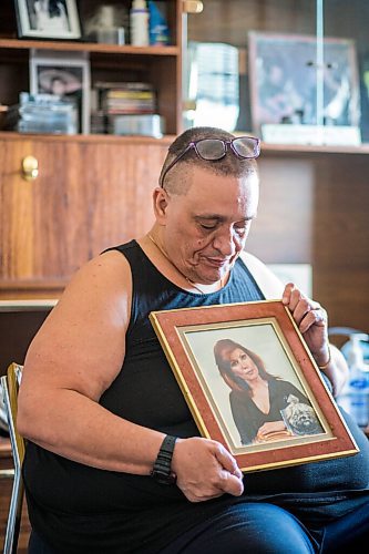 MIKAELA MACKENZIE / WINNIPEG FREE PRESS

Chet Breau (son of Valerie St.Germain, who died of COVID-19) poses for a portrait with a photo of his mother in Winnipeg on Friday, March 5, 2021. For Kevin story.

Winnipeg Free Press 2021