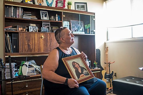 MIKAELA MACKENZIE / WINNIPEG FREE PRESS

Chet Breau (son of Valerie St.Germain, who died of COVID-19) poses for a portrait with a photo of his mother in Winnipeg on Friday, March 5, 2021. For Kevin story.

Winnipeg Free Press 2021