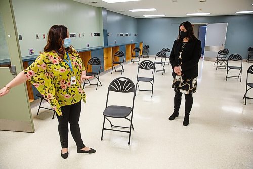 MIKE DEAL / WINNIPEG FREE PRESS
Health and Seniors Care Minister Heather Stefanson (right) gets a tour of the COVID-19 vaccination Selkirk supersite (former Selkirk & District General Hospital, 100 Easton Drive) lead by Shannon Montgomery (left), Regional director of public health and wellness, Monday morning just before it opens for their first vaccination patients.
210308 - Monday, March 08, 2021.