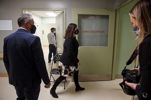 MIKE DEAL / WINNIPEG FREE PRESS
Health and Seniors Care Minister Heather Stefanson (centre) gets a tour of the COVID-19 vaccination Selkirk supersite (former Selkirk & District General Hospital, 100 Easton Drive) along with Selkirk MLA Allen Lagimodiere (left) lead by Shannon Montgomery, Regional director of public health and wellness, Monday morning just before it opens for their first vaccination patients.
210308 - Monday, March 08, 2021.