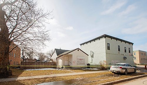 MIKE DEAL / WINNIPEG FREE PRESS
Winnipeg police forensics officers at a taped off scene at 596 Stella Avenue Wednesday afternoon.
210310 - Wednesday, March 10, 2021.