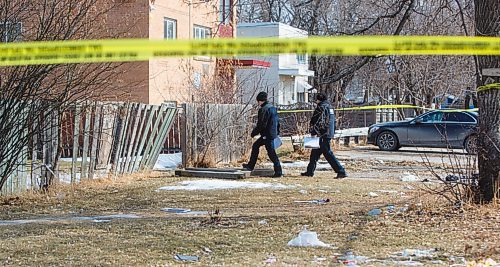 MIKE DEAL / WINNIPEG FREE PRESS
Winnipeg police forensics officers at a taped off scene at 596 Stella Avenue Wednesday afternoon.
210310 - Wednesday, March 10, 2021.