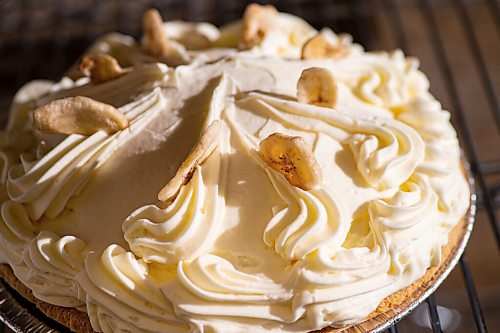 MIKE SUDOMA / WINNIPEG FREE PRESS
Goodies Bake Shops Banana Cream Pie sits on a shelf Wednesday morning
March 10, 2021