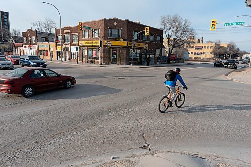 JESSE BOILY  / WINNIPEG FREE PRESS
A cyclist rides along Salter St. on Friday. With upcoming  construction on Salter in the North End coming, there currently are not any plans for bike lanes to be added. Friday, March 12, 2021.
Reporter: JS