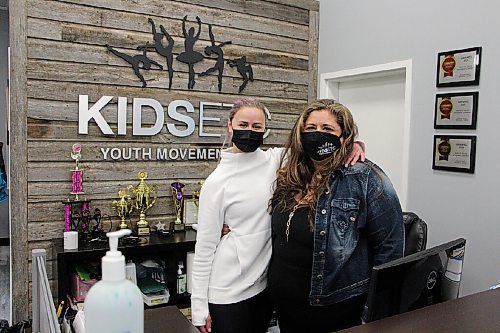 Canstar Community News Jessica Smith, left, and Rheesa Schachter take a picture at Kids Etc Youth Movement Co. on March 8. The dance studio re-opened to in-person classes the prior weekend. (GABRIELLE PICHÉ/CANSTAR COMMUNITY NEWS/HEADLINER)