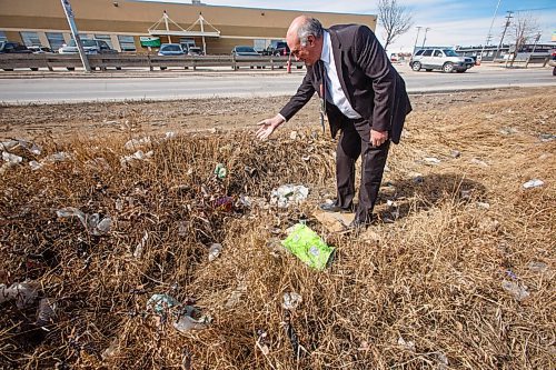 MIKE DEAL / WINNIPEG FREE PRESS
Tom Ethans, exec director, Take Pride, checks out the trash along Empress Street Monday afternoon.
Take Pride Winnipeg has completed its annual litter index and has found COVID-19 related litter to be a new problem.
See Malak Abas story
210315 - Monday, March 15, 2021.