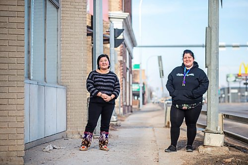 MIKAELA MACKENZIE / WINNIPEG FREE PRESS

Janet Kanayok (left) and Jenelle Sammurtok pose for a portrait at the Manitoba Inuit Association in Winnipeg on Tuesday, March 16, 2021. For Eva Wasney story.

Winnipeg Free Press 2021