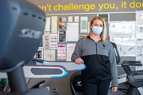 MIKAELA MACKENZIE / WINNIPEG FREE PRESS

P.E. teacher Deondra Twerdun-Peters poses for a portrait at the Fort Richmond Collegiate weight room in Winnipeg on Thursday, March 18, 2021. For Maggie Macintosh story.

Winnipeg Free Press 2021