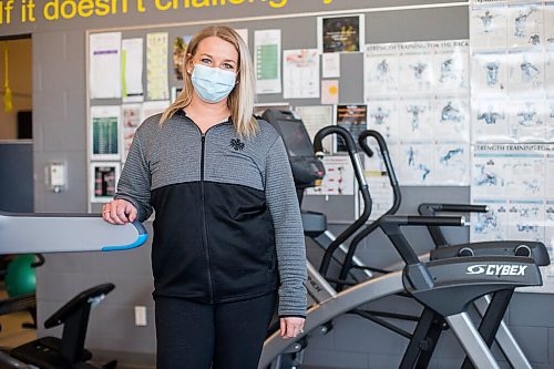 MIKAELA MACKENZIE / WINNIPEG FREE PRESS

P.E. teacher Deondra Twerdun-Peters poses for a portrait at the Fort Richmond Collegiate weight room in Winnipeg on Thursday, March 18, 2021. For Maggie Macintosh story.

Winnipeg Free Press 2021