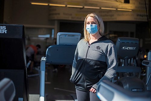 MIKAELA MACKENZIE / WINNIPEG FREE PRESS

P.E. teacher Deondra Twerdun-Peters poses for a portrait at the Fort Richmond Collegiate weight room in Winnipeg on Thursday, March 18, 2021. For Maggie Macintosh story.

Winnipeg Free Press 2021