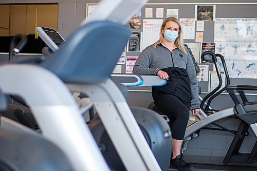 MIKAELA MACKENZIE / WINNIPEG FREE PRESS

P.E. teacher Deondra Twerdun-Peters poses for a portrait at the Fort Richmond Collegiate weight room in Winnipeg on Thursday, March 18, 2021. For Maggie Macintosh story.

Winnipeg Free Press 2021