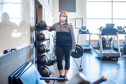 MIKAELA MACKENZIE / WINNIPEG FREE PRESS

P.E. teacher Deondra Twerdun-Peters poses for a portrait at the Fort Richmond Collegiate weight room in Winnipeg on Thursday, March 18, 2021. For Maggie Macintosh story.

Winnipeg Free Press 2021