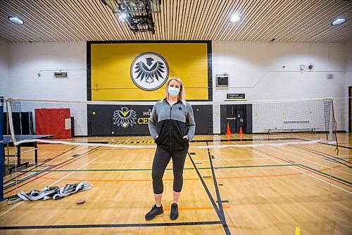 MIKAELA MACKENZIE / WINNIPEG FREE PRESS

P.E. teacher Deondra Twerdun-Peters poses for a portrait at the Fort Richmond Collegiate gym in Winnipeg on Thursday, March 18, 2021. For Maggie Macintosh story.

Winnipeg Free Press 2021