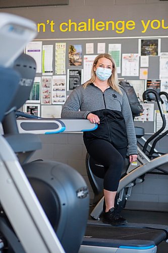 MIKAELA MACKENZIE / WINNIPEG FREE PRESS

P.E. teacher Deondra Twerdun-Peters poses for a portrait at the Fort Richmond Collegiate weight room in Winnipeg on Thursday, March 18, 2021. For Maggie Macintosh story.

Winnipeg Free Press 2021