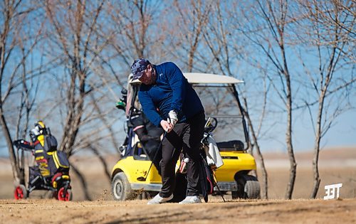 MIKE DEAL / WINNIPEG FREE PRESS
Evan Macdonald with his first drive of the season at Southside Golf Course Thursday afternoon.
Eager golfers take to the links at Southside Golf Course (2226 Southside Road, Grande Pointe) on a blustery Thursday.
210318 - Thursday, March 18, 2021.