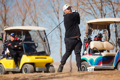 MIKE DEAL / WINNIPEG FREE PRESS
Brandon Dimac watches his ball take flight with the first drive of the season at Southside Golf Course Thursday afternoon.
Eager golfers take to the links at Southside Golf Course (2226 Southside Road, Grande Pointe) on a blustery Thursday.
210318 - Thursday, March 18, 2021.