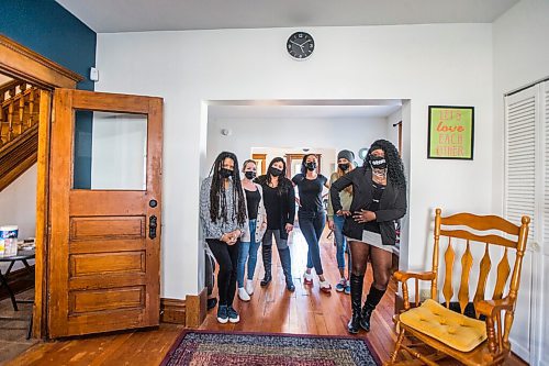 MIKAELA MACKENZIE / WINNIPEG FREE PRESS

Staff member Allison Johnston (left) and advisory team members Melissa Von Richter, Bianca Moar, Isabel Daniels, Melissa Weseen, and Anisha Saddler pose for a photo in the common area at Velma's House in Winnipeg on Thursday, March 18, 2021. For Julia-Simone Rutgers story.

Winnipeg Free Press 2021