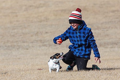 MIKE DEAL / WINNIPEG FREE PRESS
Luke Moore plays with dog Rosie at La Barriere park Friday afternoon.
210319 - Friday, March 19, 2021.