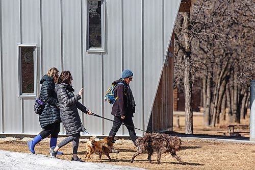 MIKE DEAL / WINNIPEG FREE PRESS
Friends (from left) Ragan Valencia with dog, Rosco, Jill Southerland with dog, Juno, and Tessa Jessome at La Barriere park Friday afternoon.
210319 - Friday, March 19, 2021.