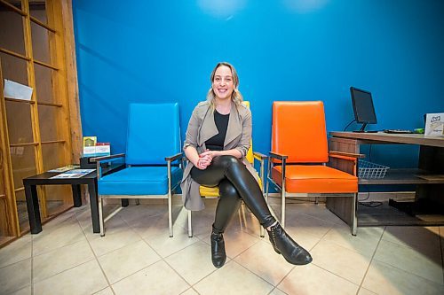 MIKAELA MACKENZIE / WINNIPEG FREE PRESS

Jane Helbrecht, president on the board of directors for Prairie Theatre Exchange, poses for a portrait in her office in Winnipeg on Friday, March 19, 2021. For Aaron Epp story.

Winnipeg Free Press 2021