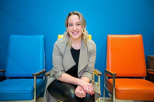 MIKAELA MACKENZIE / WINNIPEG FREE PRESS

Jane Helbrecht, president on the board of directors for Prairie Theatre Exchange, poses for a portrait in her office in Winnipeg on Friday, March 19, 2021. For Aaron Epp story.

Winnipeg Free Press 2021