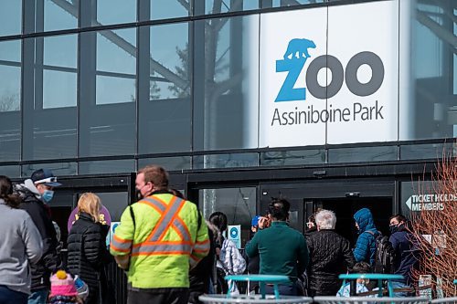 Daniel Crump / Winnipeg Free Press. Record breaking warm weather drew a crowd at the Assiniboine Park Zoo. March 20, 2021.