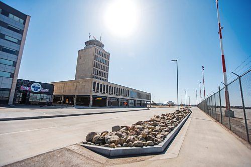 MIKAELA MACKENZIE / WINNIPEG FREE PRESS

The old airport tower.

March 22, 2021. 
Winnipeg Free Press 2021