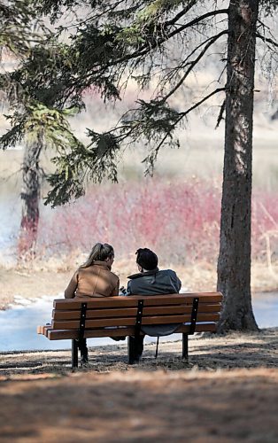 RUTH BONNEVILLE / WINNIPEG FREE PRESS 

Local - Standup

A granddaughter visits with her grandfather on a park bench overlooking the Red River  at St. Vital Park on Monday afternoon.   


March 22 ,2021
