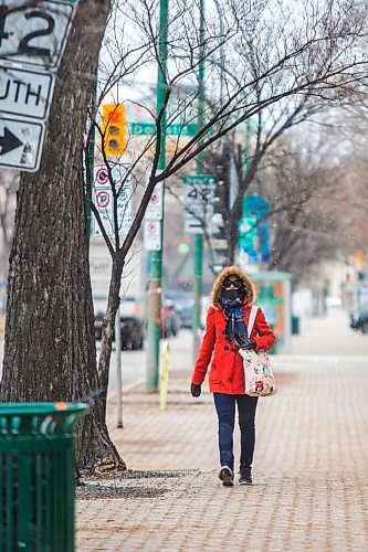 MIKAELA MACKENZIE / WINNIPEG FREE PRESS

A few flakes of snow fall downtown on Broadway at Hargrave Street in Winnipeg on Tuesday, March 23, 2021. Standup.

Winnipeg Free Press 2021