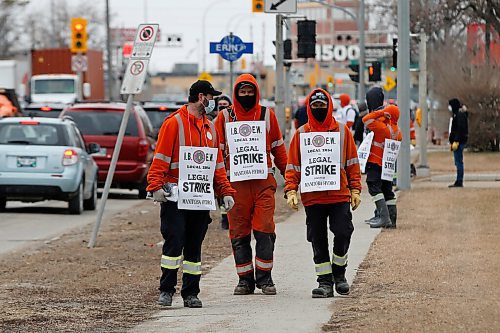 JOHN WOODS / WINNIPEG FREE PRESS
Manitoba Hydro workers walk the picket line in Winnipeg Tuesday, March 23, 2021. 

Reporter: ?