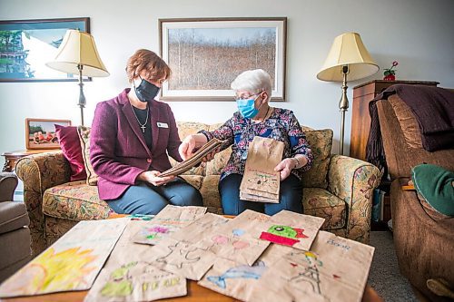 MIKAELA MACKENZIE / WINNIPEG FREE PRESS

Executive director Luise Sawatzky (left) and resident Joan Grenon pose for a photo with the decorated bags at Boulton River Heights Retirement Community complex in Winnipeg on Wednesday, March 24, 2021. Every day servers at the complex are transforming about 100 plain brown paper bags into works of art as residents take their meals in their suites during lockdown. For Doug story.

Winnipeg Free Press 2021