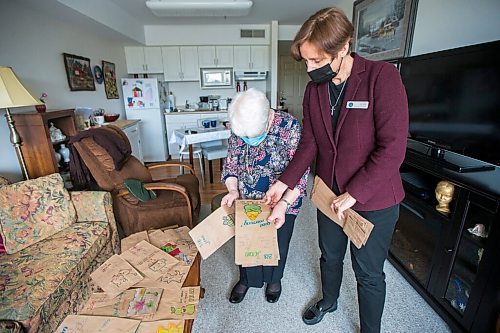 MIKAELA MACKENZIE / WINNIPEG FREE PRESS

Resident Joan Grenon (left) and executive director Luise Sawatzky pose for a photo with the decorated bags at Boulton River Heights Retirement Community complex in Winnipeg on Wednesday, March 24, 2021. Every day servers at the complex are transforming about 100 plain brown paper bags into works of art as residents take their meals in their suites during lockdown. For Doug story.

Winnipeg Free Press 2021