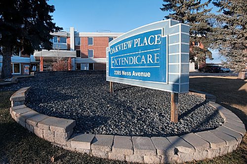 JOHN WOODS / WINNIPEG FREE PRESS
Two staff members have tested positive for COVID-19 at Extendicares Oakview Place in Winnipeg Wednesday, March 24, 2021. 

Reporter: ?