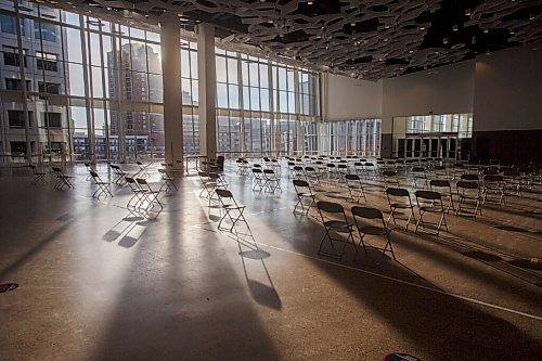 MIKE DEAL / WINNIPEG FREE PRESS
Empty chairs waiting for patients at the Vaccine Supercentre in the RBC Convention Centre Thursday morning.
210325 - Thursday, March 25, 2021.